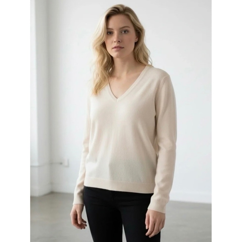 Saks Fifth Avenue Classic Cream 100% Cashmere V-Neck Sweater Women Small